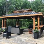 Gazebo en bois de cèdre rouge de gazébec livrée partout au québec
