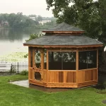 Gazébo en bois de cèdre avec toiture en badeau d'asphalte de la compagnie Gazébec modèle Rapsodie